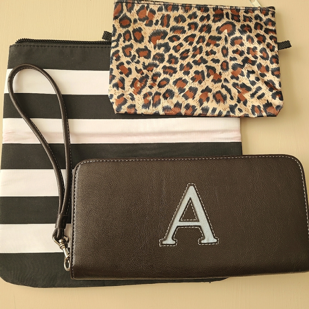 A bag is a Liz Claiborne Wallet / assortment